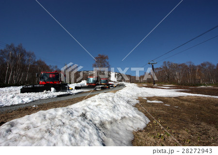 雪解けのスキー場 28272943