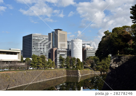 皇居北桔橋門から見た千代田区一ツ橋周辺 28278246