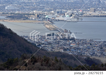 金甲山から見た児島湾締切堤防と岡山市街1 岡山県岡山市南区 金甲山から見た児島湾締切堤防と岡山市街1 岡山県岡山市南区 28279235