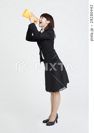 メガホンを持つ女性 メガホンを持つ女性 28280442