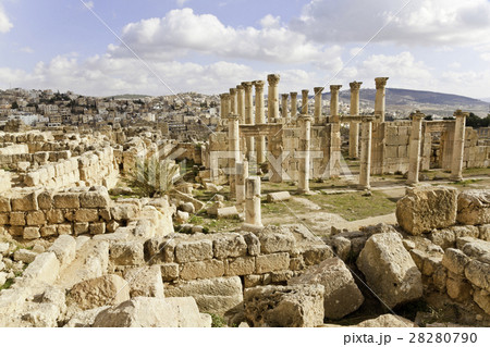 Ruined ancient Jerash Ruined ancient Jerash 28280790