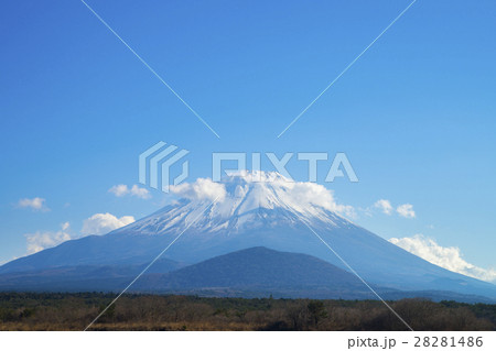 雪を冠る富士山　精進湖 28281486