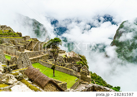 Machu Picchu and the clouds 28281597