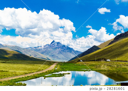View of mountain and reflection in the lake 28281601