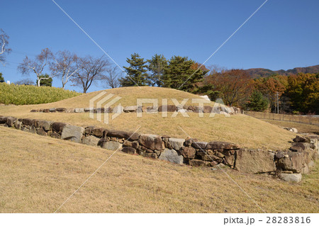 松本市　中山霊園の中山古墳群　横から見た15号 28283816