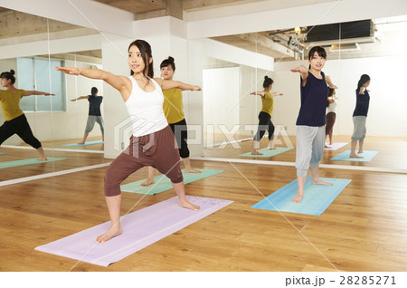 ヨガ 28285271