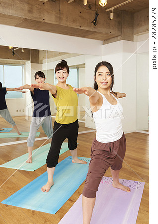 ヨガ 28285279