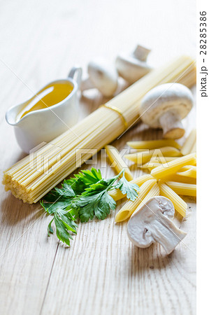 Spaghetti and penne with pasta ingredients 28285386