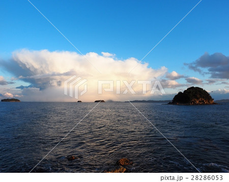 海を渡る雪雲　雪雲　播磨灘　雲　海 28286053