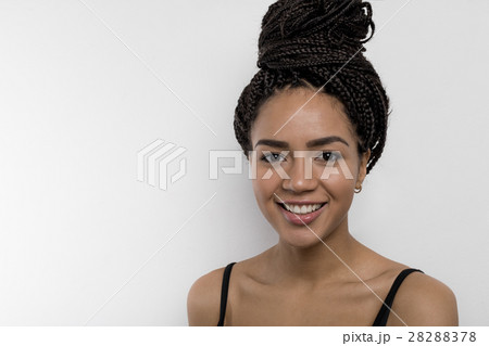 Portrait of a young beautiful woman smiling 28288378