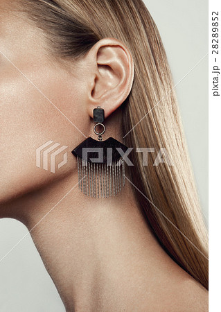 Beautyful girl with nude make up 28289852