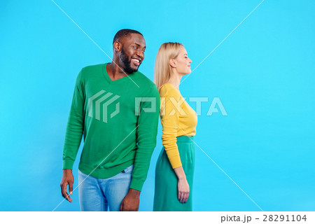Guy makes the girl laugh 28291104