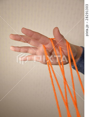 子供のあや取り 手のアップ 子供のあや取り 手のアップ 28291303