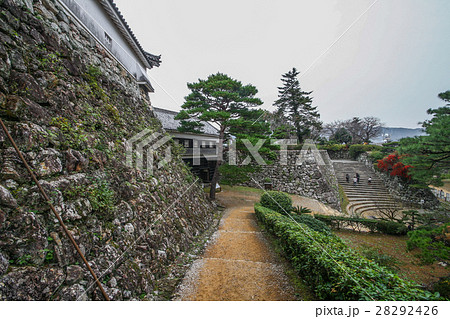 秋の高知城の風景 28292426