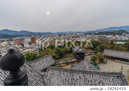 秋の高知城の天守からみた風景 28292429