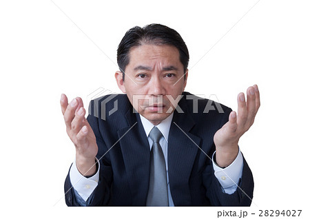 真剣に話す中年のサラリーマン 28294027