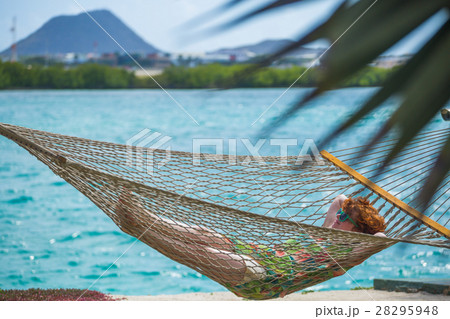 Woman relaxing in a hammock 28295948