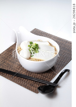 fish ball meat ball noodles 28296818