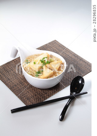 fish ball meat ball noodles 28296835