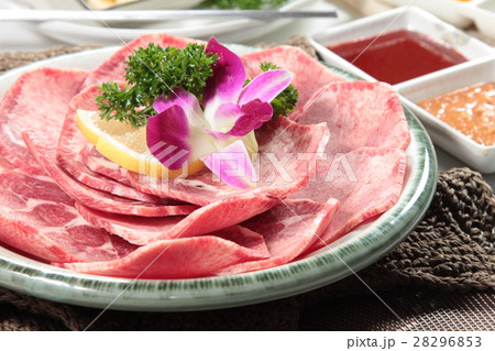 raw beef 28296853