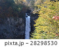 紅葉始めの華厳の滝 28298530