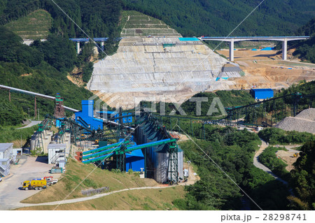 ダム建設現場 ダム建設現場 28298741