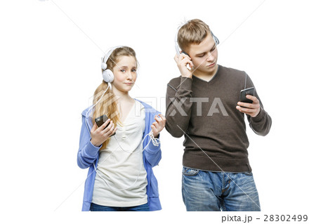 Teen boy and girl with headphones 28302499