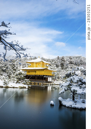 金閣寺の雪化粧 金閣寺の雪化粧 28303251