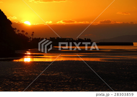 御輿来海岸の夕日 28303859