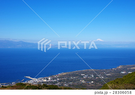伊豆大島より富士山を望む 伊豆大島より富士山を望む 28306058