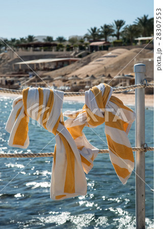 towels hang on the rope near the sea 28307553