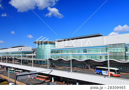 晴天下の羽田空港第2旅客ターミナル　 28309465