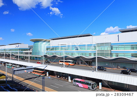 晴天下の羽田空港第2旅客ターミナル　 28309467