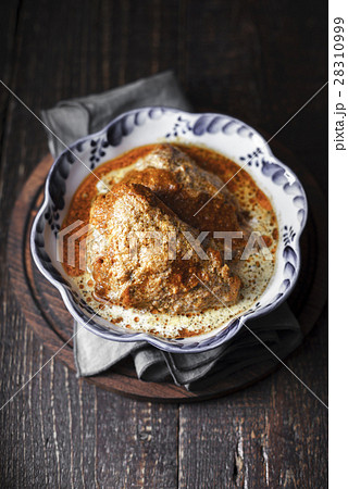 Juicy Butter chicken in a bowl with wavy edges Juicy Butter chicken in a bowl with wavy edges 28310999