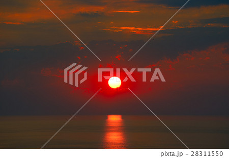 Red sunrise with sun track on sea 28311550