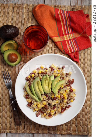 Quinoa and vegetables salad 28312738