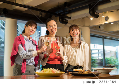 女子会 パーティー 乾杯 イメージ 女子会 パーティー 乾杯 イメージ 28314384