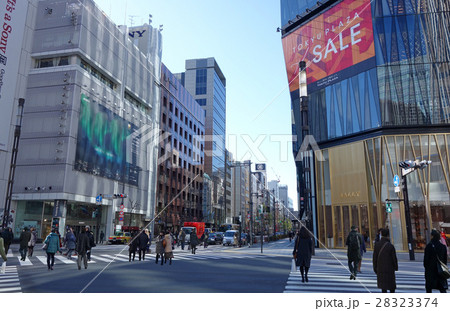 東京都中央区の数寄屋橋交差点 28323374