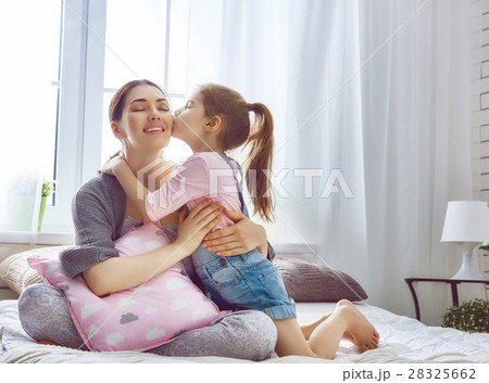 Happy loving family Happy loving family 28325662