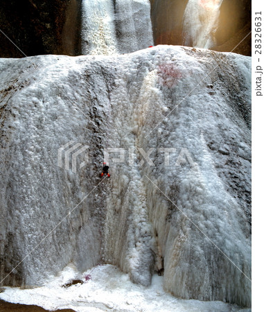 ロマンチック茨城(日本三名瀑の一つ袋田の滝高さ120m幅73m数年に一度完全凍結する。見事である!) ロマンチック茨城(日本三名瀑の一つ袋田の滝高さ120m幅73m数年に一度完全凍結する。見事である!) 28326631