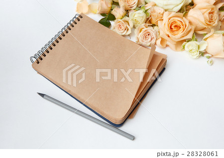 Roses buds as heart Roses buds as heart 28328061