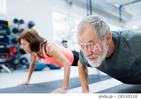 Senior couple in gym working out, doing push ups 28330210