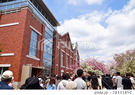 造幣局の桜の通り抜け、「日本さくらの名所100選」 28331850