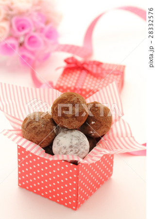 チョコレートトリュフ 28332576
