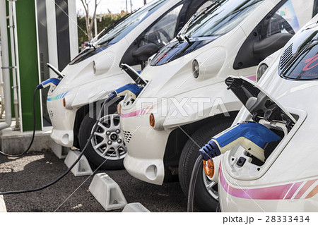 超小型電動自動車を複数台充電中 28333434