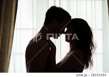 Couple with closed eyes. 28335564