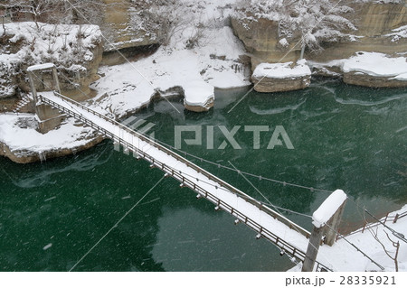 冬の塔のへつり 28335921