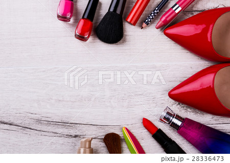 Cosmetic products and shoes. 28336473