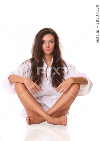 meditation - portrait young beautiful woman 28337160
