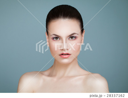 Spa Beauty. Young Woman with Healthy Skin  28337162
